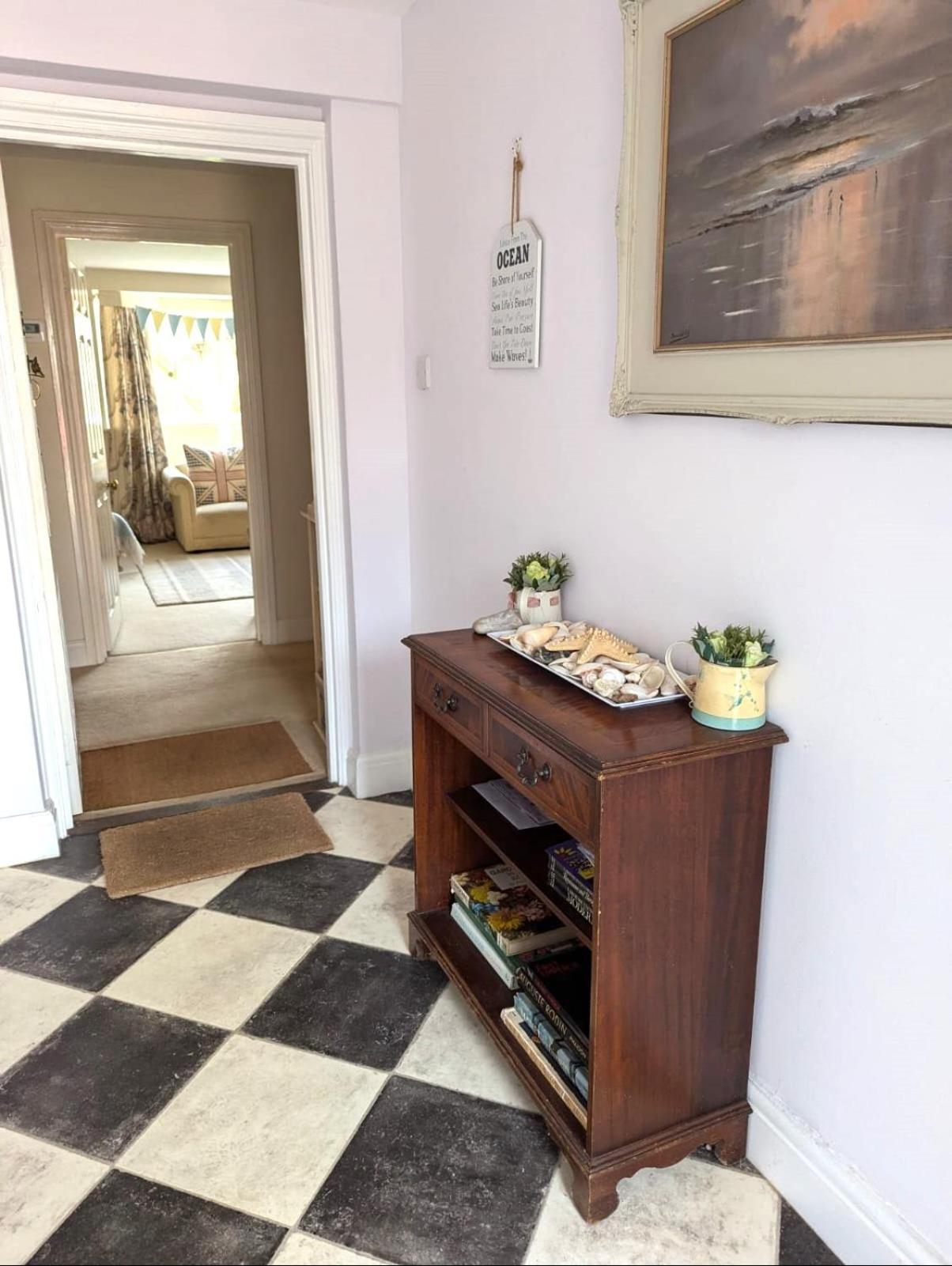Georgian 2 Bedroom Apartment In Chichester With Free Parking - Chichester Holiday Properties Екстериор снимка